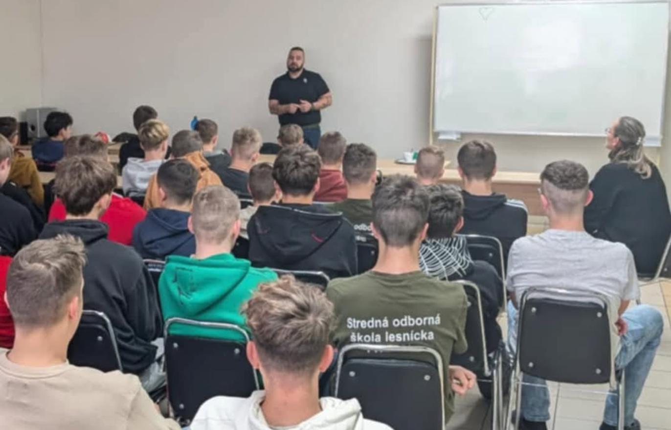 Prednáška o závislostiach pre študentov Strednej odbornej školy lesníckej v Tvrdošíne